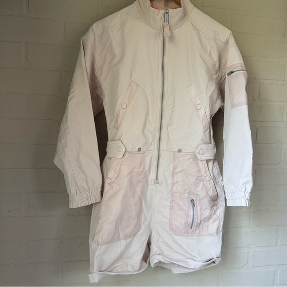 Free People romper Movement XS NEW Mountain Blazin' Shortsie pale pink zip up - Picture 2 of 10